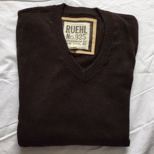 Ruehl Vneck sweater